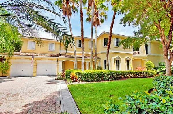 Courtyards at The Point - Florida Waterfront Condos